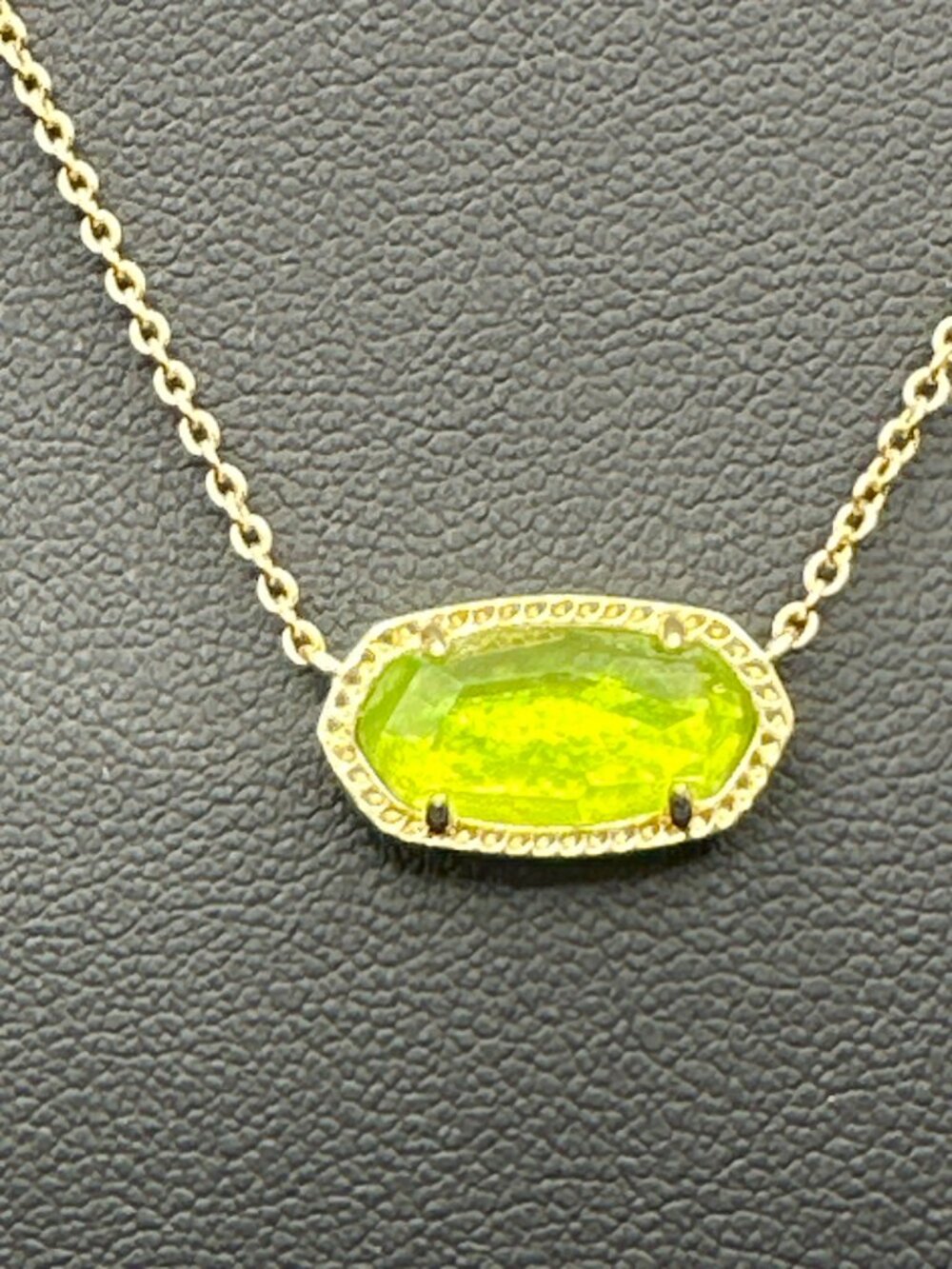 Kendra Scott “Elisa” Gold-Tone Necklace Peridot Illusion Bright Green Crystal - Picture 5 of 10